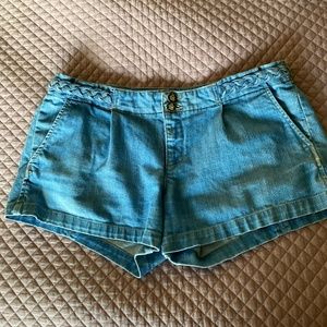 JUICY COUTURE SIZE 31 BLUE COLOR JEAN SHORTS